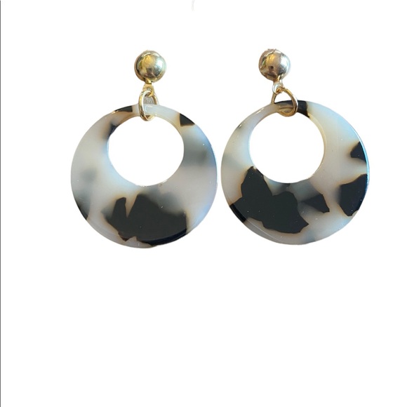 Tortoise Shell and Gold Hoop Drop Earrings - Picture 4 of 6